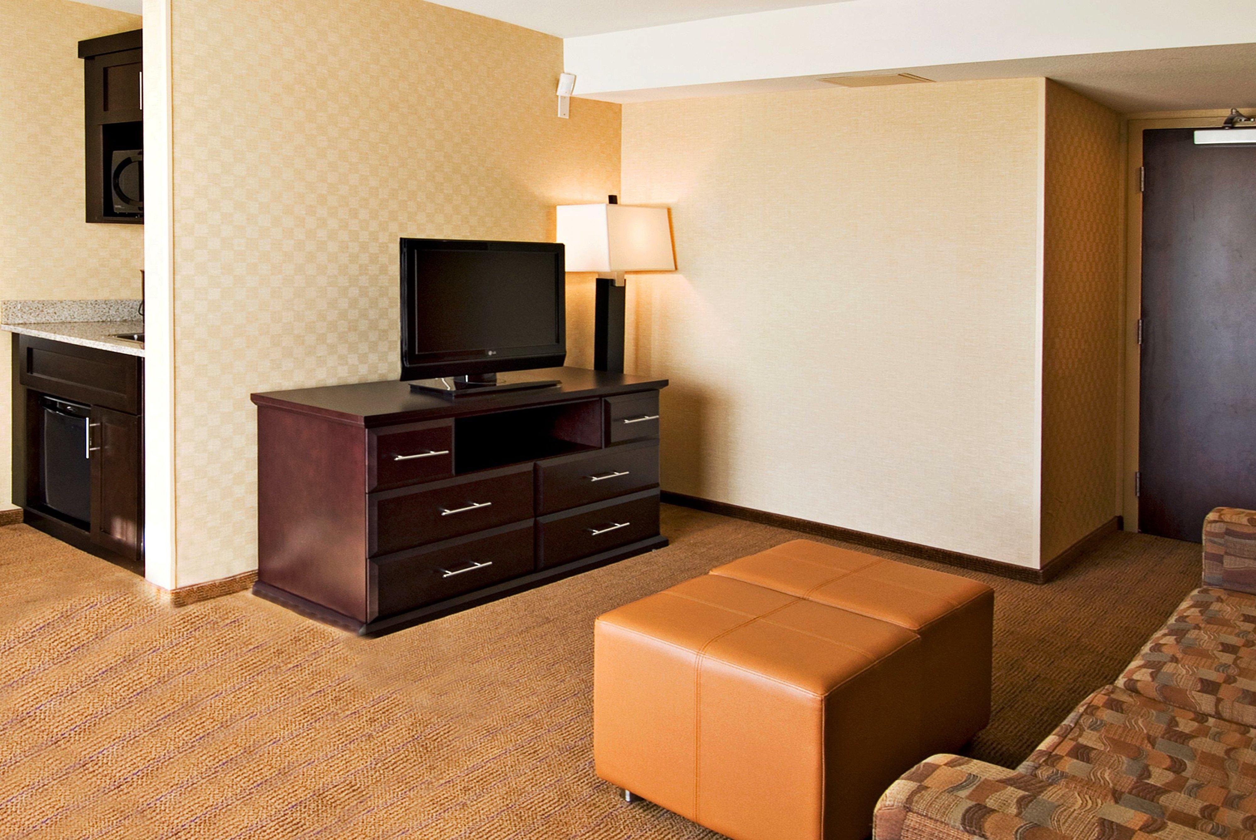 Holiday Inn Express & Suites Riverport Richmond By Ihg Exterior photo