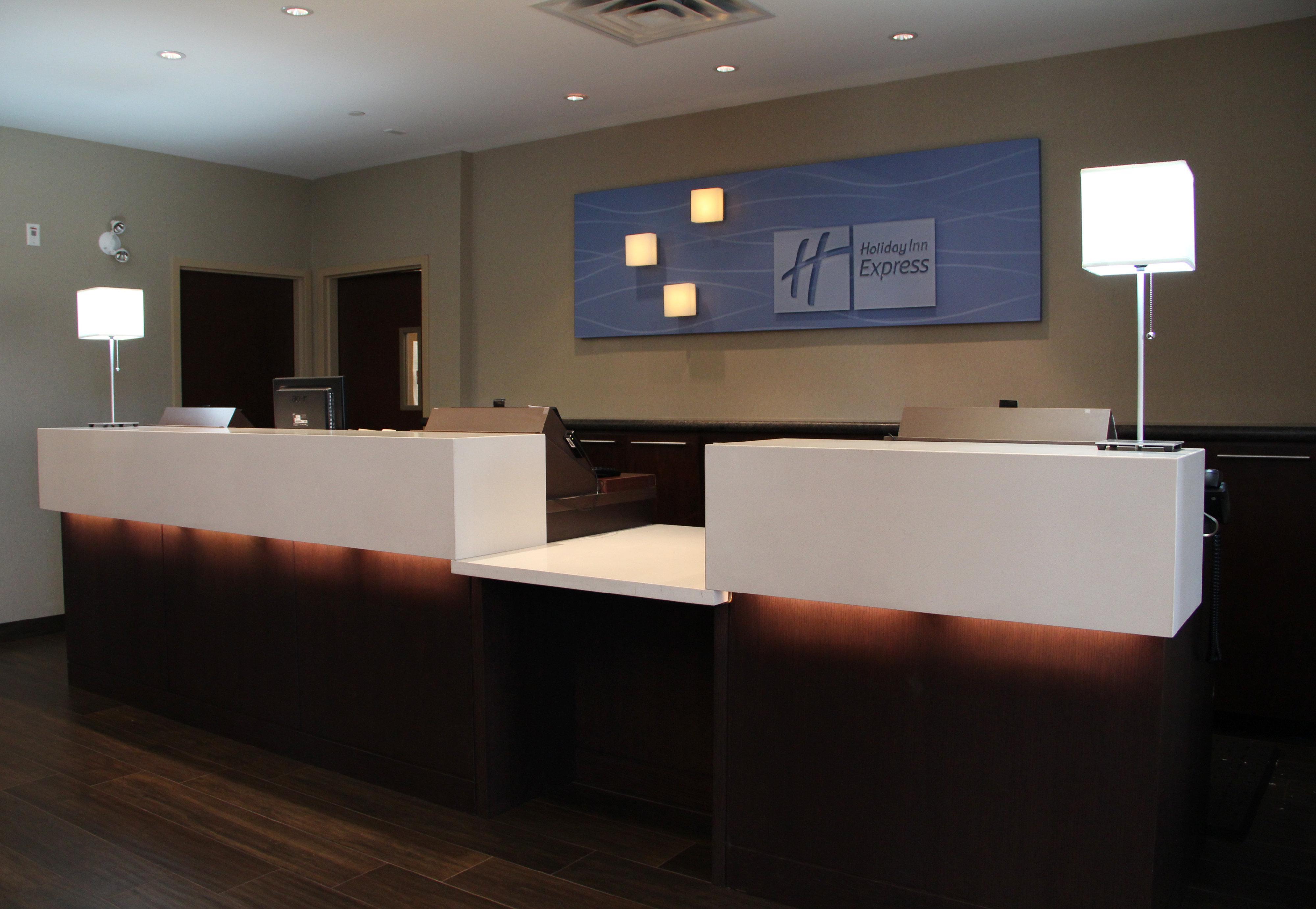 Holiday Inn Express & Suites Riverport Richmond By Ihg Exterior photo