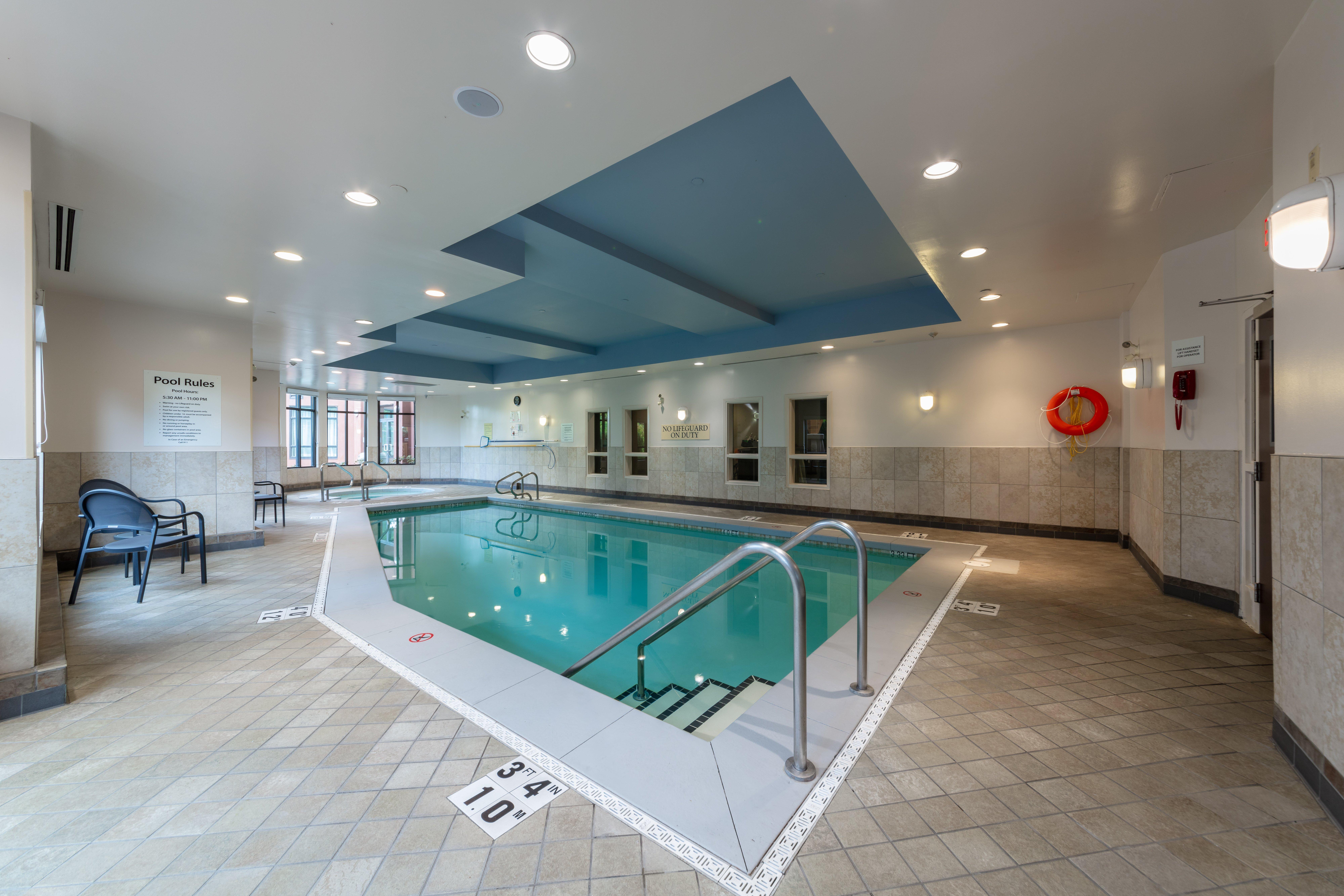Holiday Inn Express & Suites Riverport Richmond By Ihg Exterior photo