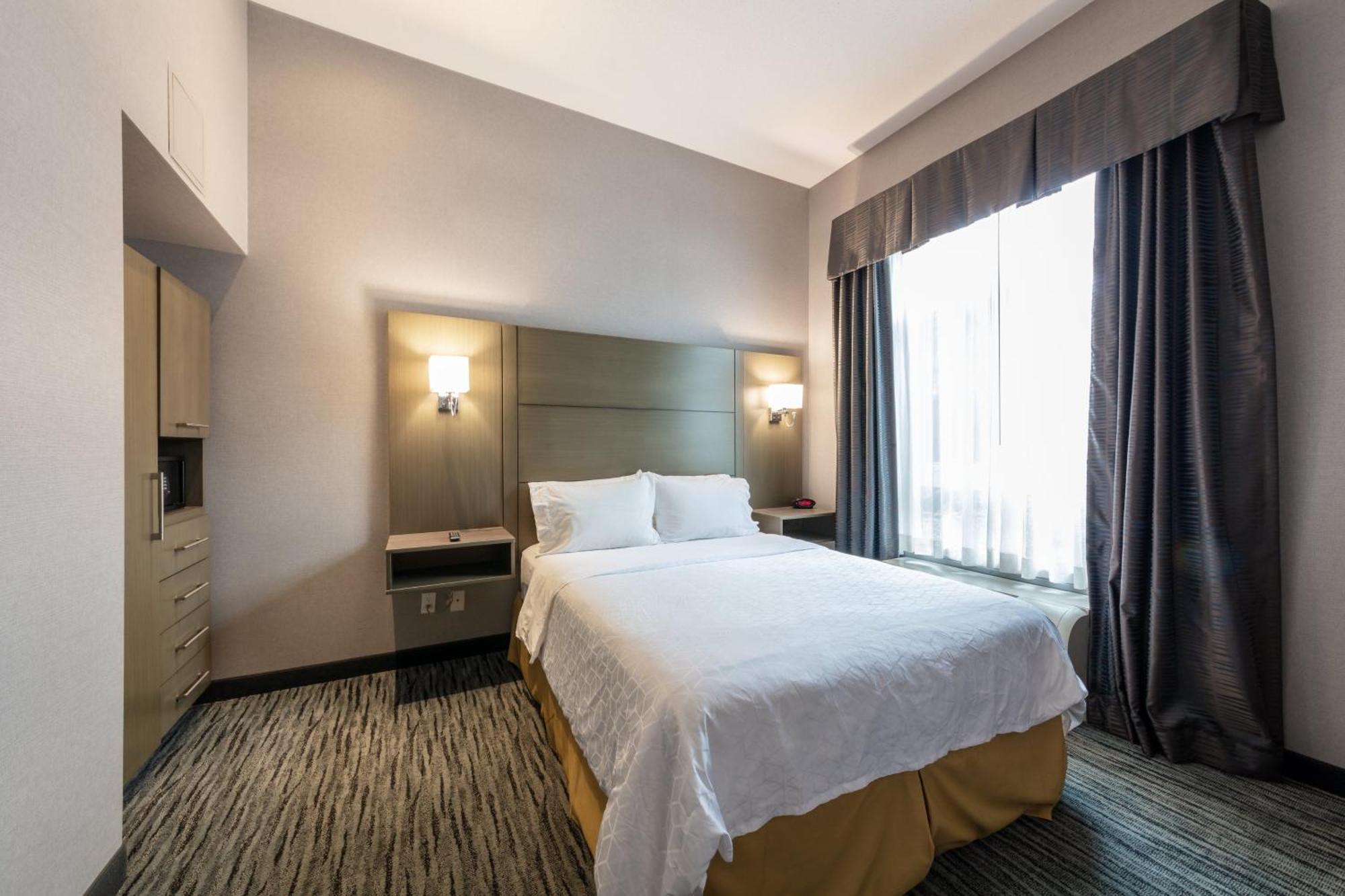 Holiday Inn Express & Suites Riverport Richmond By Ihg Exterior photo
