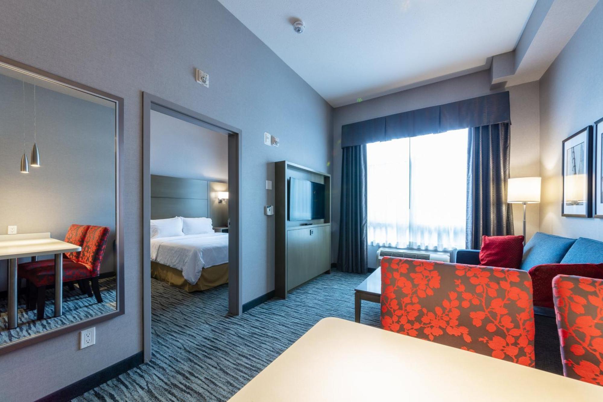 Holiday Inn Express & Suites Riverport Richmond By Ihg Exterior photo