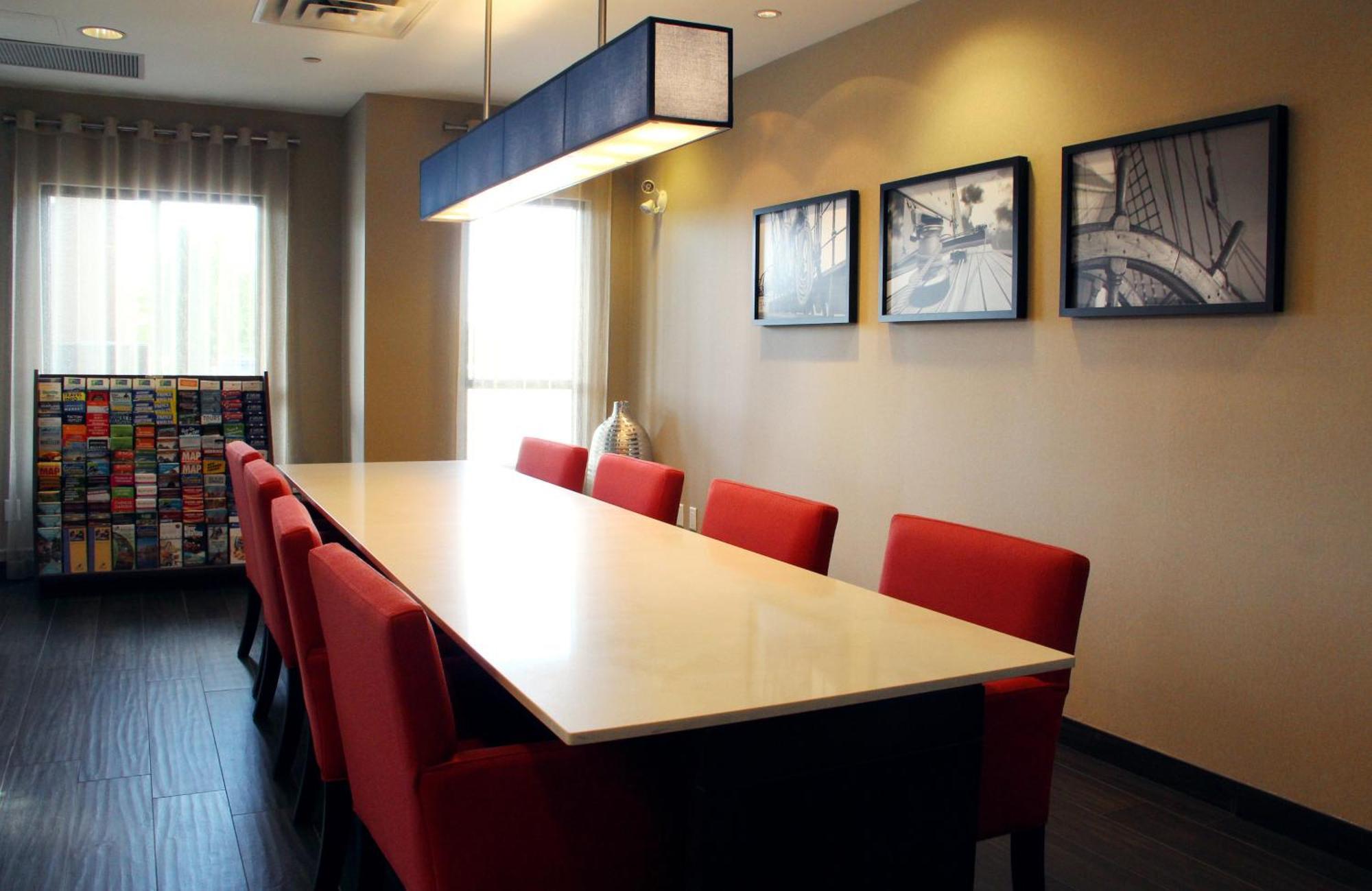 Holiday Inn Express & Suites Riverport Richmond By Ihg Exterior photo
