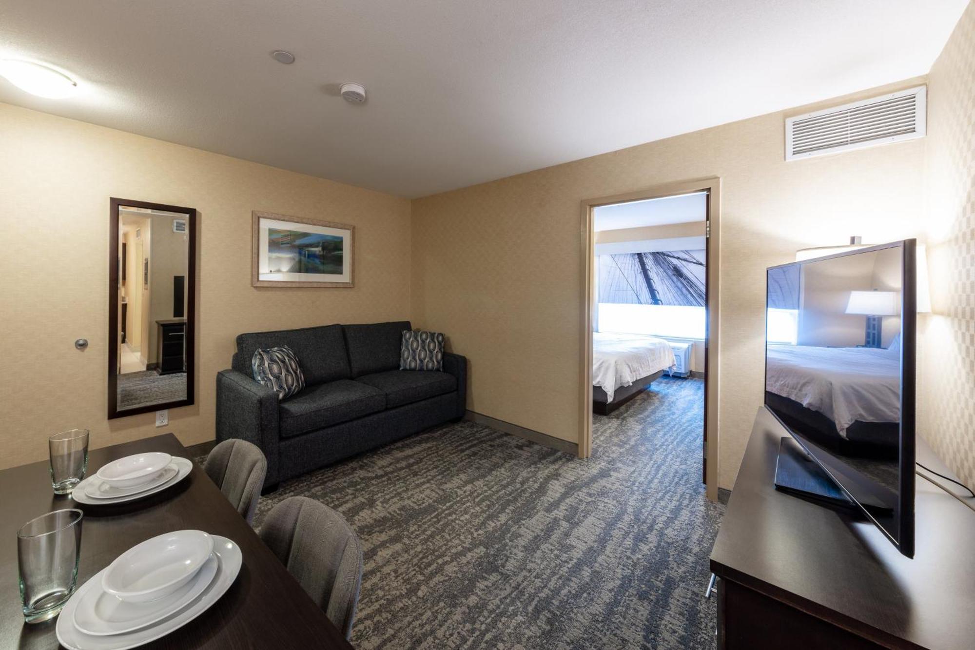 Holiday Inn Express & Suites Riverport Richmond By Ihg Exterior photo