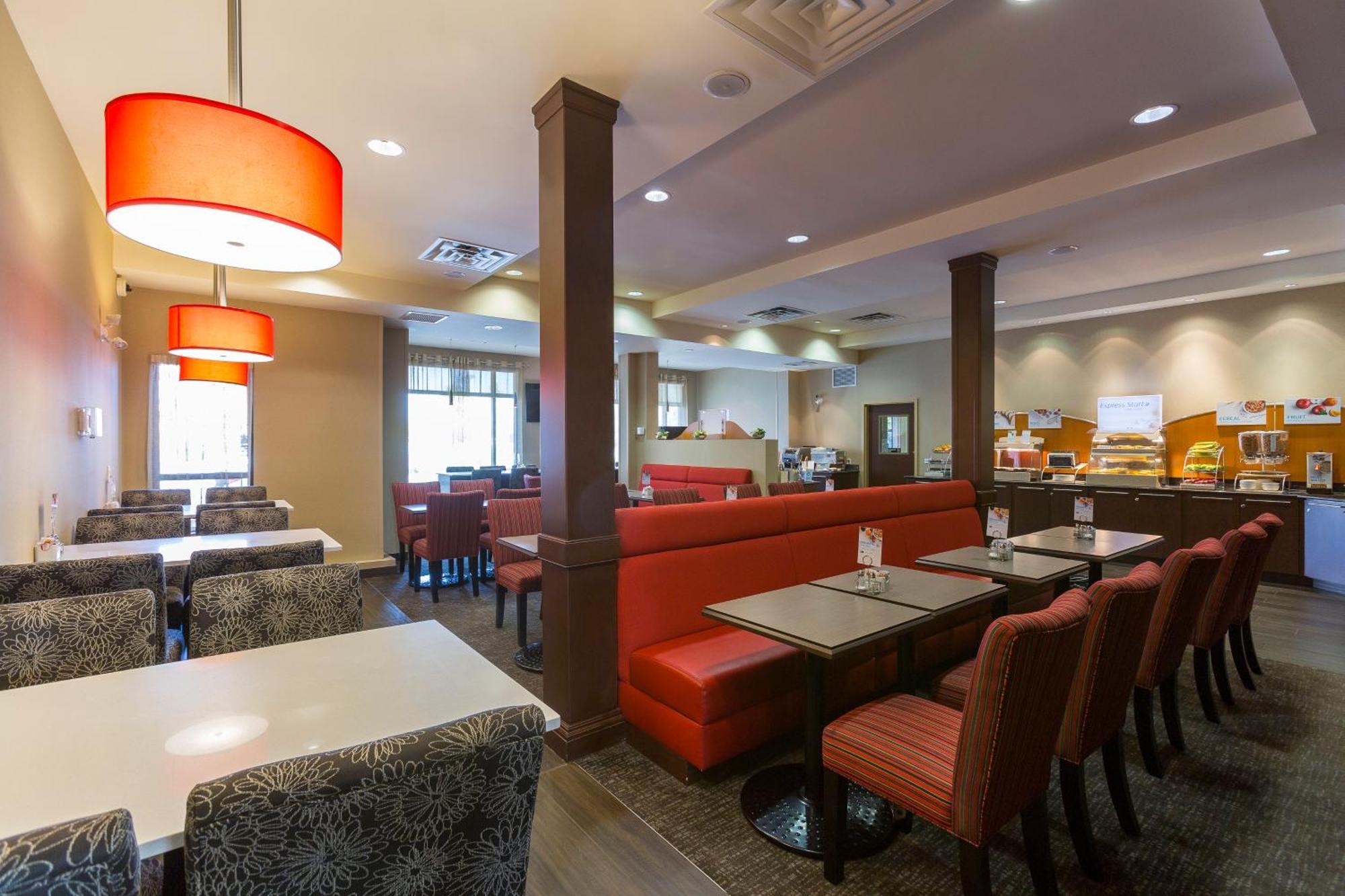 Holiday Inn Express & Suites Riverport Richmond By Ihg Exterior photo