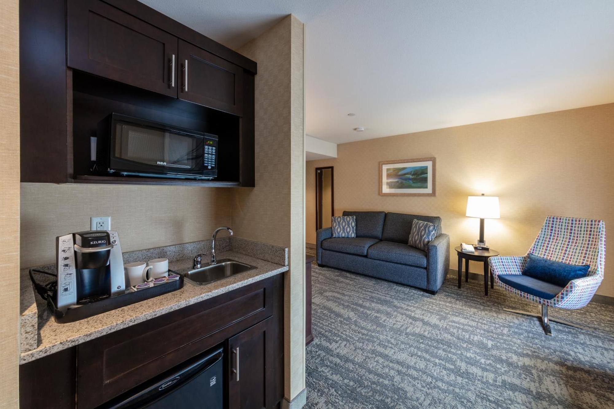 Holiday Inn Express & Suites Riverport Richmond By Ihg Room photo